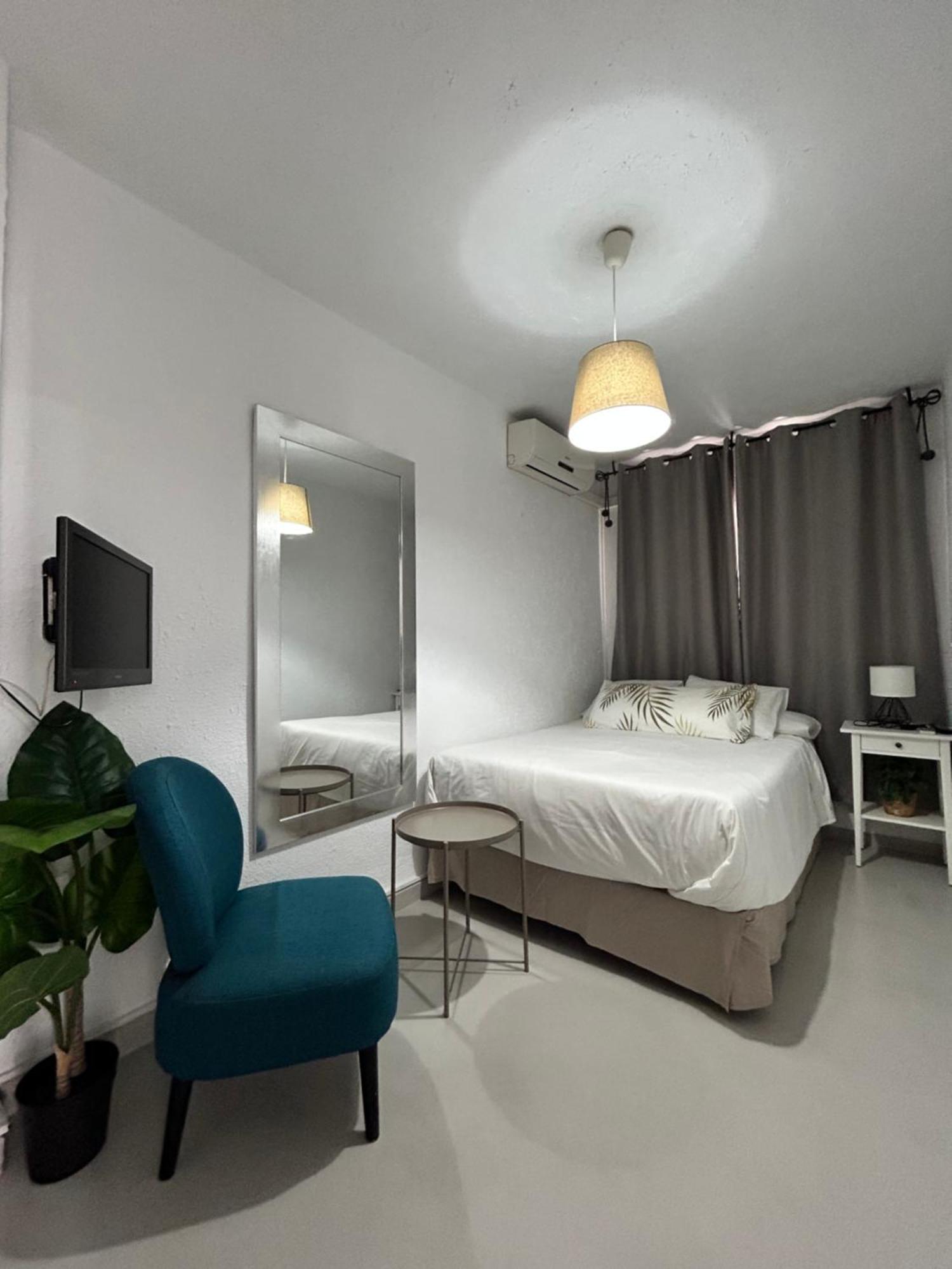 Hostal Berlin Marbella Exterior photo