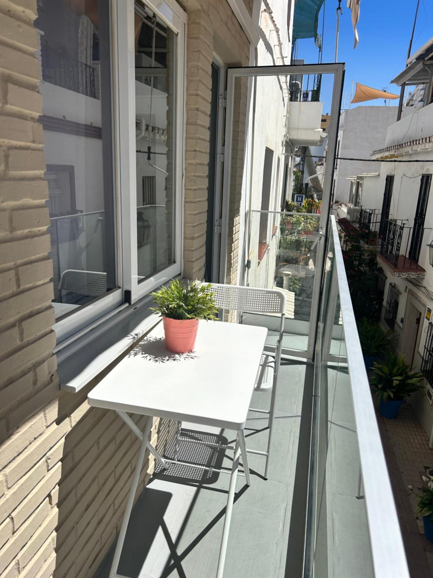 Hostal Berlin Marbella Exterior photo