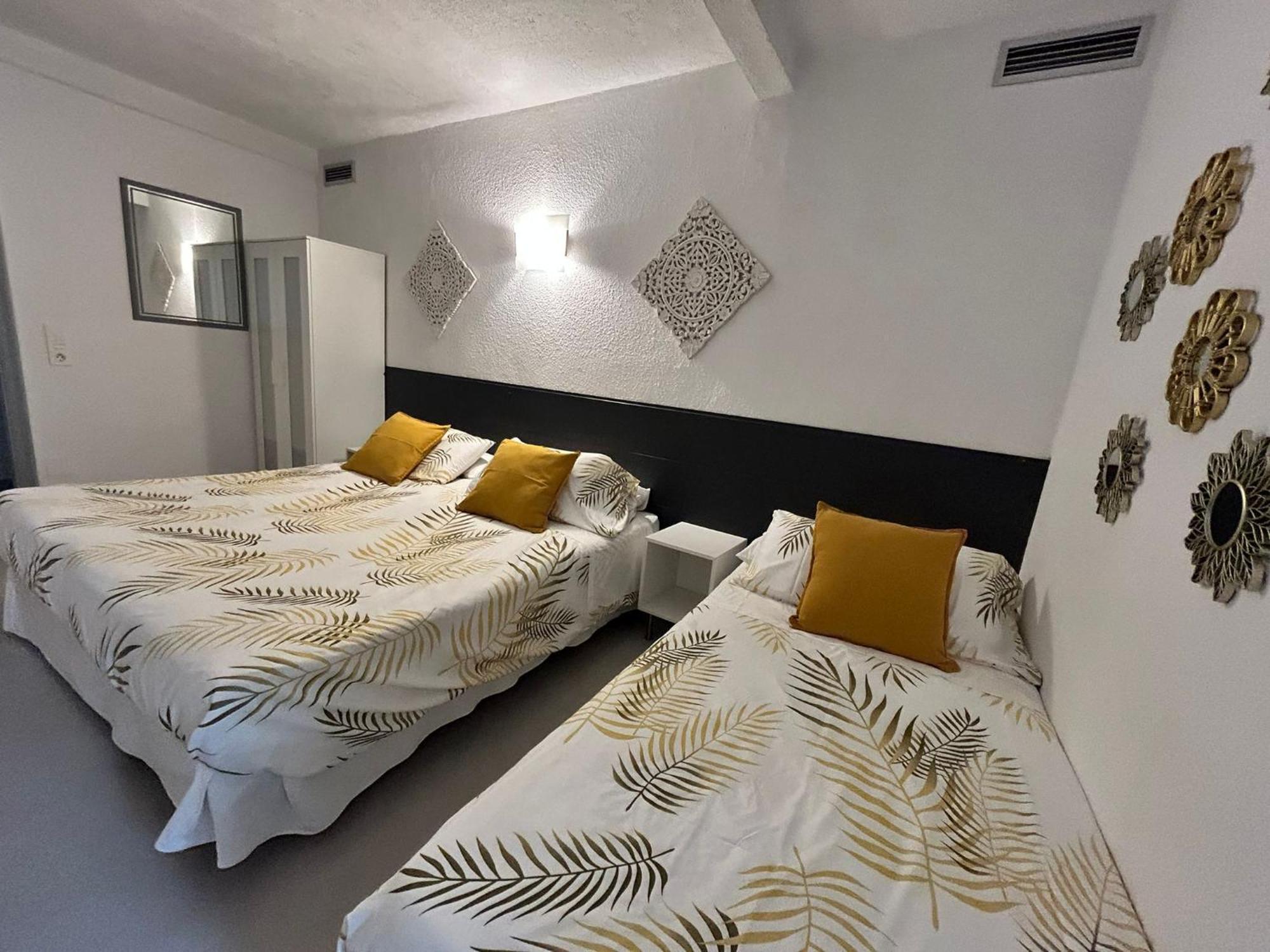 Hostal Berlin Marbella Exterior photo